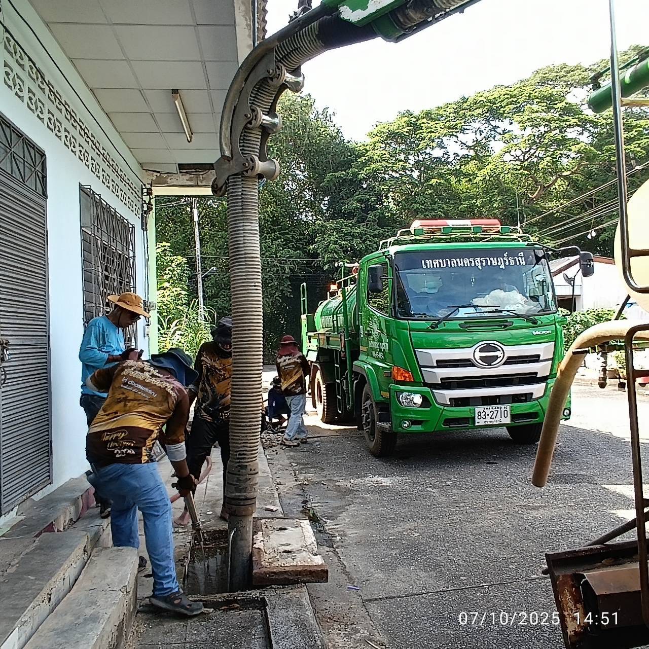 วันที่ 2 แห่งความร่วมมือ! เทศบาลตำบลบ้านนา  ขอบคุณเทศบาลนครสุราษฎร์ฯ เร่งทำความสะอาดตลาดสด พร้อมขอบคุณผู้สนับสนุนอาหาร