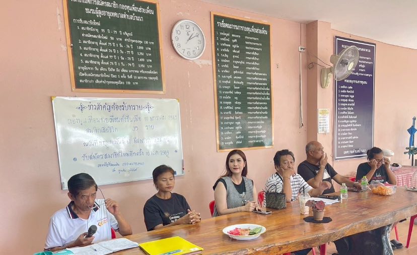 เทศบาลตำบลบ้านนา ลงพื้นที่พบปะพี่น้องประชาชนชุมชนตลาดบน ในการประชุมประจำเดือน เพื่อรับฟังปัญหาและขับเคลื่อนการพัฒนาชุมชน