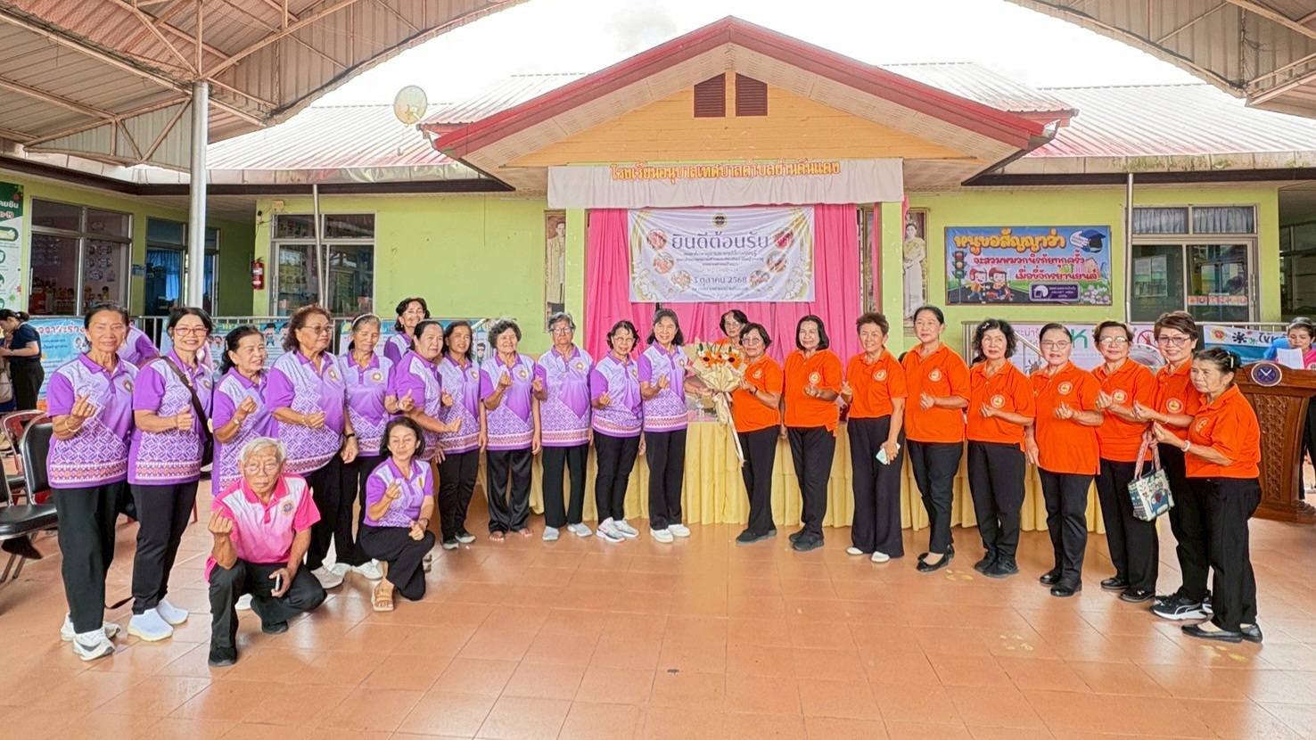 เทศบาลตำบลบ้านนา อำเภอบ้านนาเดิม จังหวัดสุราษฎร์ธานี เดินทางศึกษาดูงานเพื่อแลกเปลี่ยนเรียนรู้กับ โรงเรียนผู้สูงอายุเทศบาลตำบลย่านดินแดง อำเภอพระแสง จังหวัดสุราษฎร์ธานี