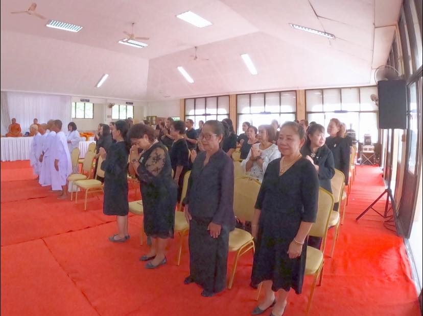 อำเภอบ้านนาเดิม ร่วมกับคณะสงฆ์จังหวัดสุราษฎร์ธานี จัดพิธีสวดพระพุทธมนต์และเจริญจิตภาวนา อุทิศถวายพระราชกุศลแด่ สมเด็จพระนางเจ้าสิริกิติ์ พระบรมราชินีนาถ พระบรมราชชนนีพันปีหลวง