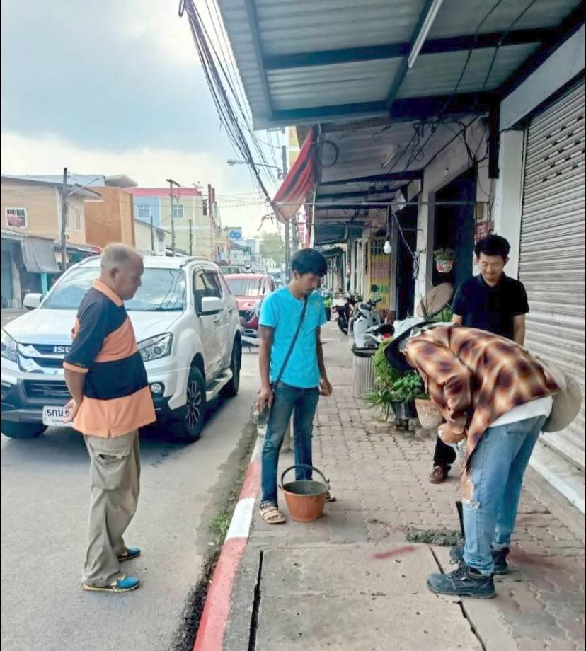 วันที่ 6 มีนาคม 2569 เวลา 09.30 น. 
นางสาวดวงพร แซ่ลิ้ม นายกเทศมนตรีตำบลบ้านนา มอบหมายให้ นายยุทธนา ดำนิล รองนายกเทศมนตรีตำบลบ้านนา และคณะผู้บริหาร เป็นผู้ควบคุมการปฏิบัติงาน 
นำสมาขิกสภาฯ พนักงานเทศบาล ลูกจ้างประจำ และพนักงานจ้าง ลงพื้นที่ดำเนินกิจรรม “งานพัฒนารวม” เพื่อปรับปรุงสภาพแวดล้อมและดูแลระบบสาธารณูปโภคในเขตพื้นที่รับผิดชอบ