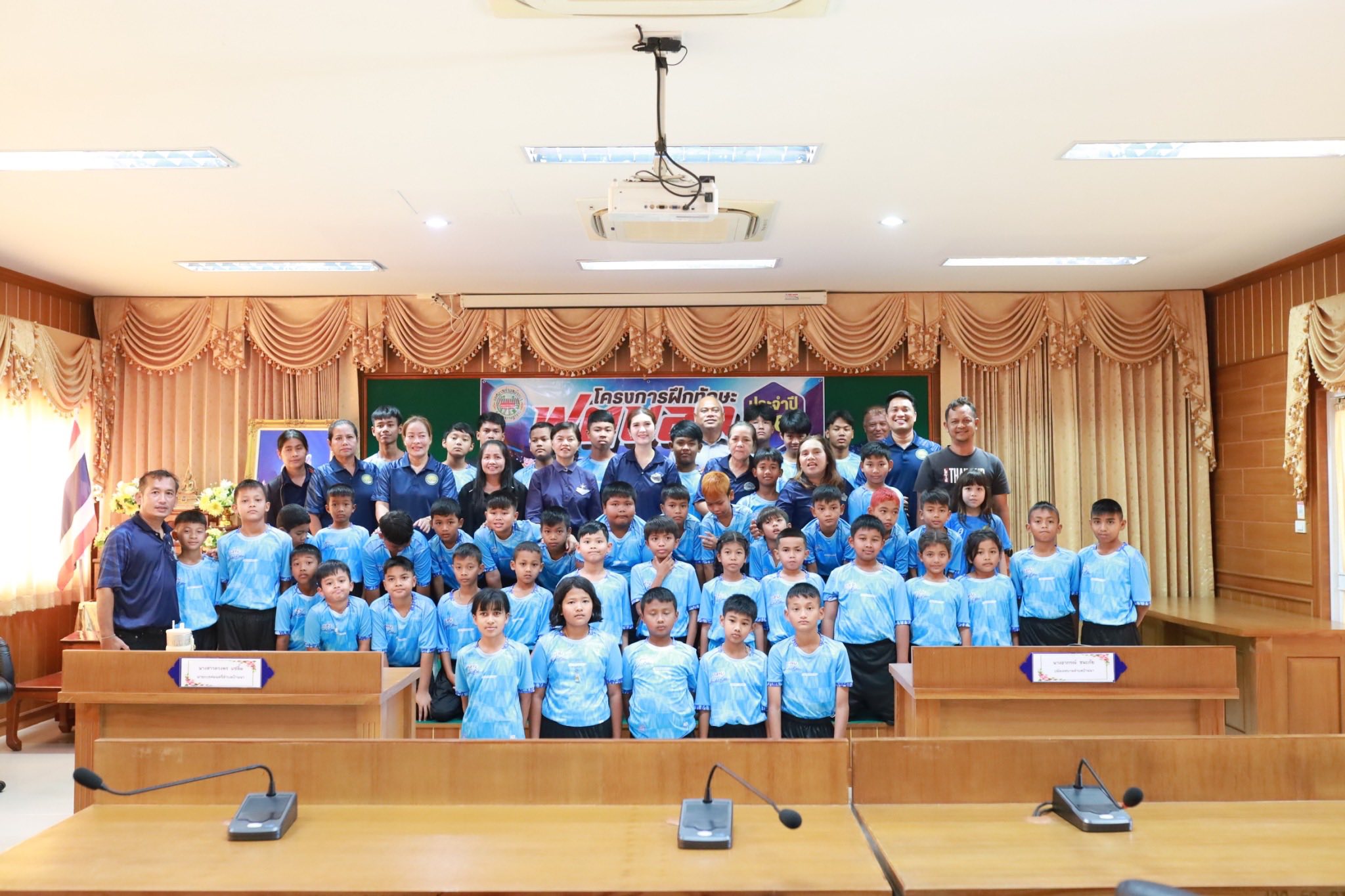 ⚽️ สานฝันแข้งจิ๋ว! เทศบาลตำบลบ้านนามอบเกียรติบัตรโครงการฝึกทักษะฟุตบอล ประจำปี 2569