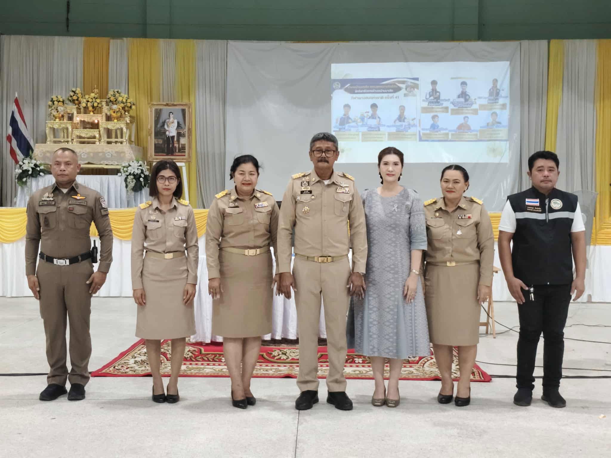 🏅 เทศบาลตำบลบ้านนา ร่วมส่งเสริมเยาวชน มอบทุนการศึกษาและสร้างขวัญกำลังใจแก่นักกีฬา "สุราษฎร์ธานีเกมส์" 🏅