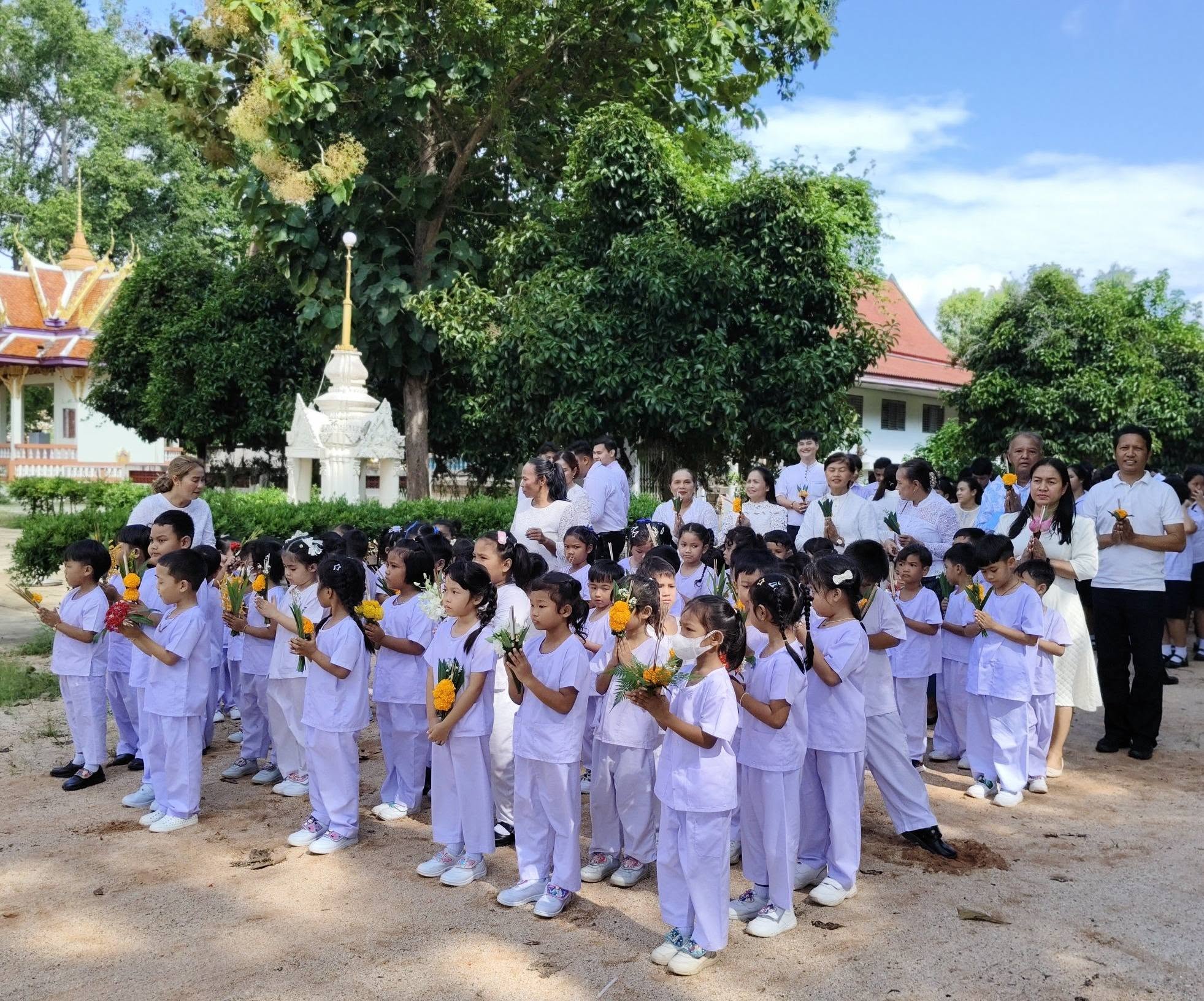 🌼 เทศบาลตำบลบ้านนา ร่วมสืบสานพระพุทธศาสนา จัดกิจกรรม “เวียนเทียน” เนื่องในวันวิสาขบูชา ประจำปี 2569 ณ วัดทองประทาน 🕯️