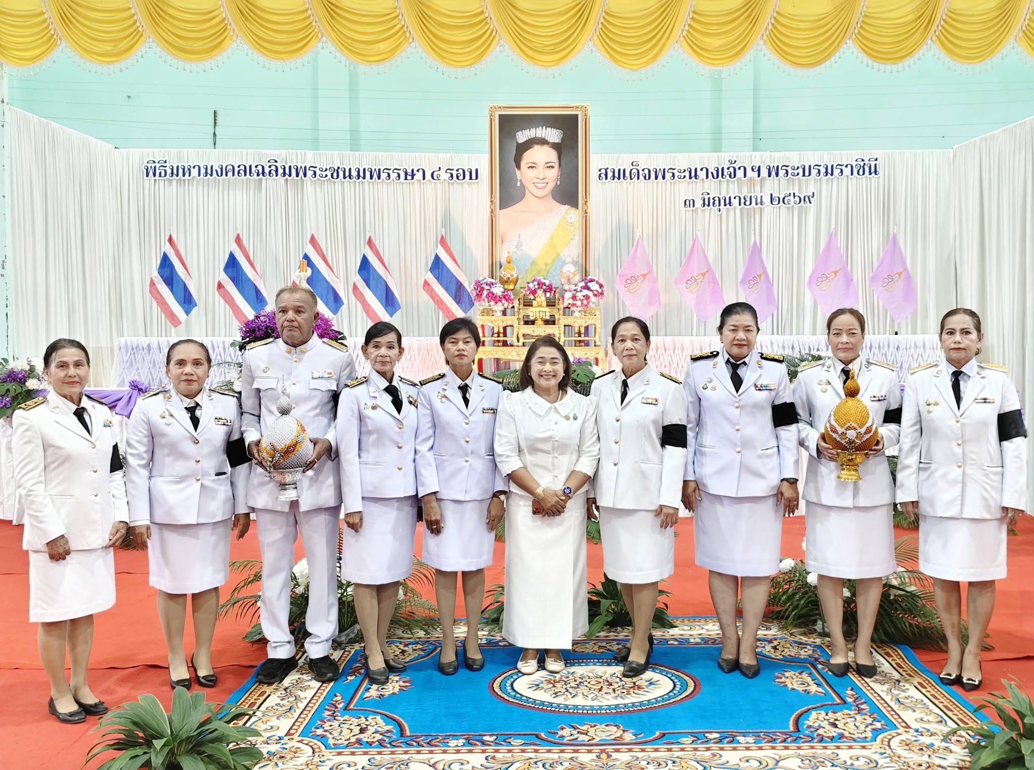 💛 เทศบาลตำบลบ้านนา ร่วมพิธีจุดเทียนถวายพระพรชัยมงคล เฉลิมพระเกียรติสมเด็จพระนางเจ้าฯ พระบรมราชินี เนื่องในโอกาสวันเฉลิมพระชนมพรรษา ๔ รอบ ๓ มิถุนายน ๒๕๖๙ ✨🕯️