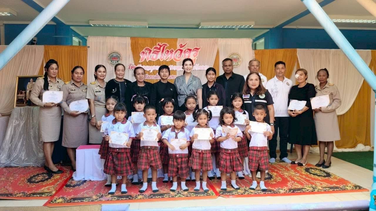⛳️🏫🗓️วันพฤหัสบดีที่ 18 มิถุนายน 2569 โรงเรียนอนุบาลเทศบาลตำบลบ้านนา ได้จัดกิจกรรมวันไหว้ครูอย่างสมเกียรติและอบอุ่น โดยได้รับเกียรติจาก ท่านนายกเทศมนตรีตำบลบ้านนา และคณะผู้บริหารเทศบาลตำบลบ้านนา มอบเกียรติบัตรให้แก่: