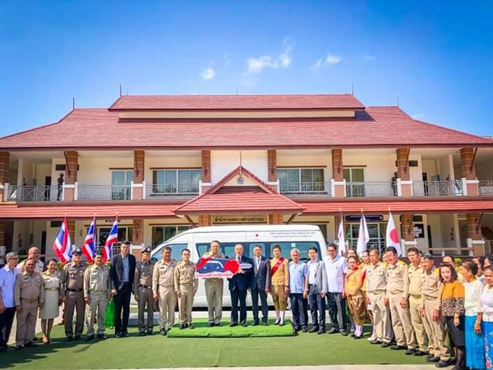 ต้อนรับ ฯพฯชิโร ชะโดะชิมะ เอกอัครราชทูตญี่ปุ่นประจำประเทศไทย ประธานในพิธี ส่งมอบอุปกรณ์ช่วยเหลือ และอุปกรณ์ภายใน ศูนย์ Day Care Center ณ เทศบาลตําบลบ้านนา 